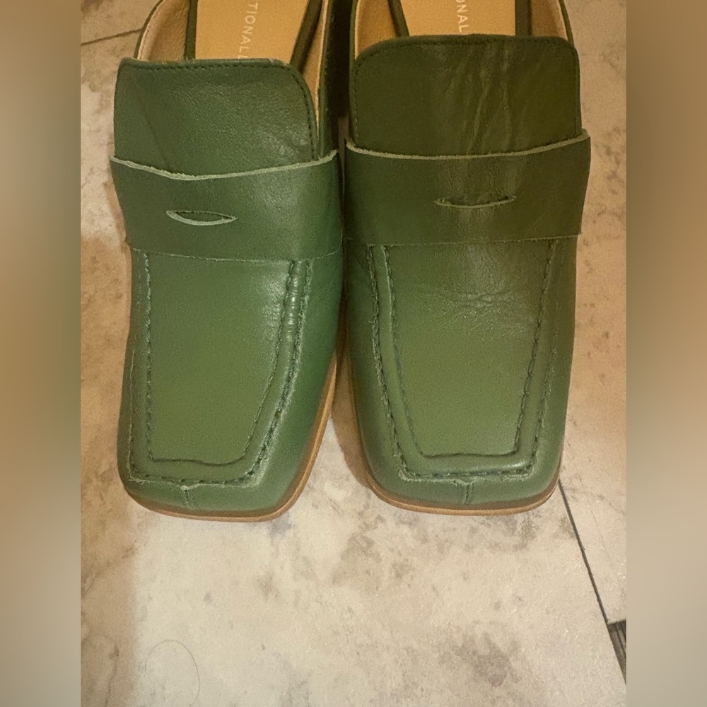 Intentionally Blank Prof Mules in Basil - Picture 5 of 13